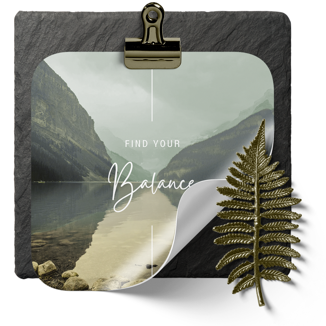 Grafisches Motiv mit Berglandschaft, Himmel, Wasser und Schriftzug „Find your Balance“ sowie goldenem Blatt Element
